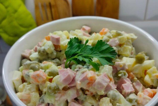 Салат оливье на скорости: оригинальный рецепт