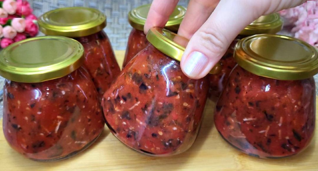 Базиликовый соус на зиму: ловим летние ароматы в банке