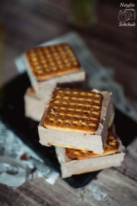 Душевный десерт дома: шоколадное мороженое-сэндвич без лишних добавок