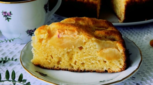 Необычная творожная шарлотка с яблоками, которая удивит вас
