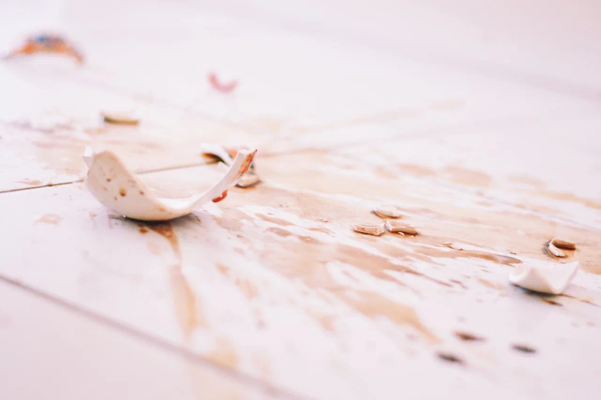 Как спасти пол от случайных происшествий: секреты SPC ALTA STEP