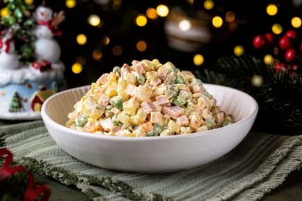 Цены на основные ингредиенты для «Оливье» выросли всего на 2% за год