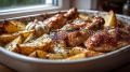 Ужин без хлопот: картофель с курицей и чесноком в духовке