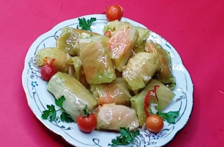 Невероятная закуска: маринованные голубцы с корейской морковкой