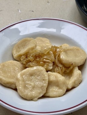 Простота и Вкус: Как Приготовить Картофельные Галушки с Луком