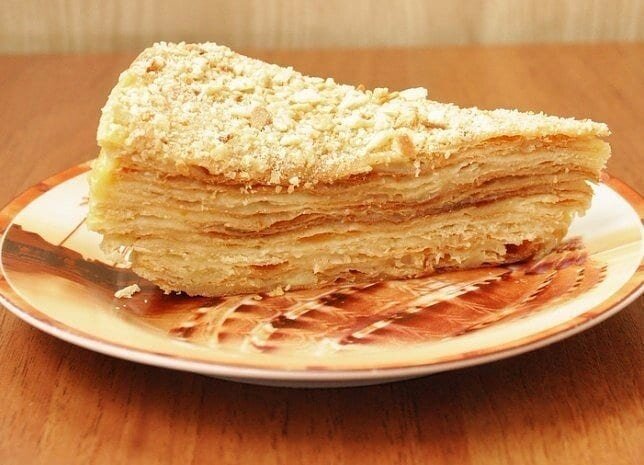 Нежный торт Наполеон: секреты идеально тонких коржей