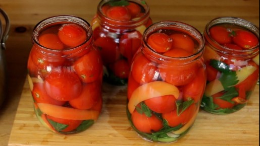 Незабываемая закуска: помидоры с сельдереем на зиму