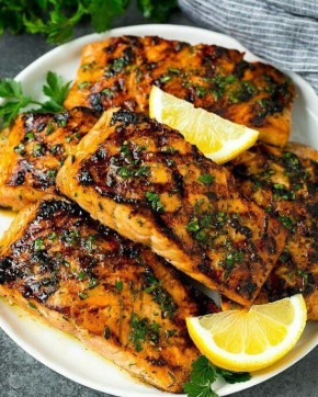 Ароматный лосось на гриле: легкий рецепт для вашего стола