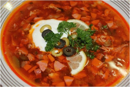 Секреты приготовления вкусной солянки и домашних соленых огурчиков