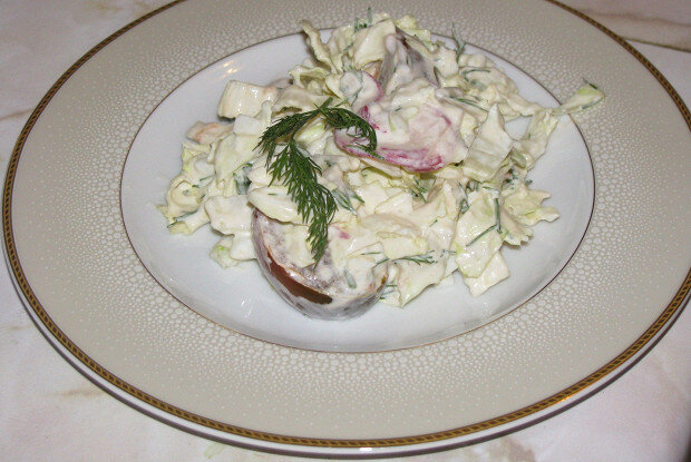 Освежающий салат с китайской капустой и редисом для легкого ужина