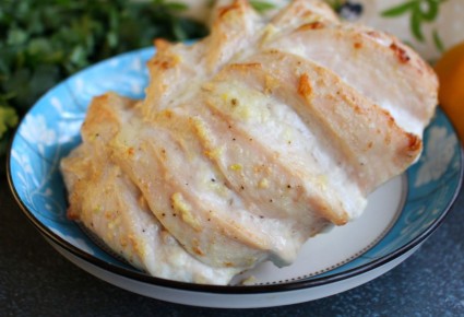 Как приготовить сочную куриную грудку в духовке: простой рецепт