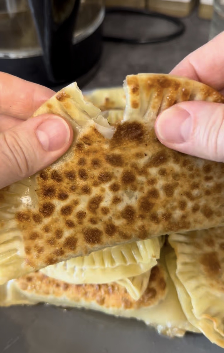 Секреты приготовления сочных чебуреков с мясом