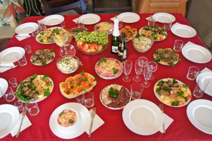 Как устроить идеальный праздничный стол для любимых