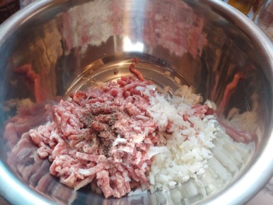 Увлекательные котлеты по-сербски: плескавица, которая покорит всех