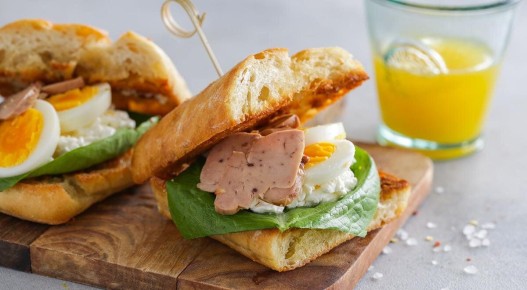 Как согреться и порадовать себя: рецепт горячего бутерброда с печенью трески и яйцом