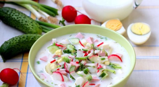 Окрошка на квасе: кому стоит с ней быть осторожнее?