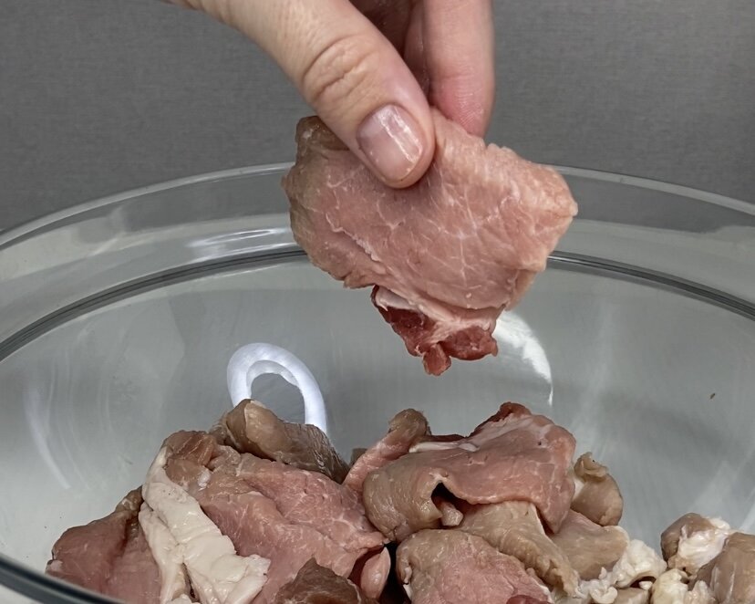 Нежное мясо на вашем столе: простой рецепт с грибами и секретом шефа