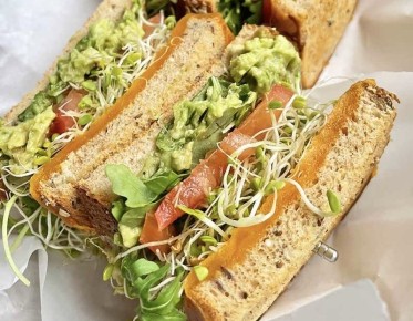 Сэндвич с проростками: новый взгляд на привычные вкусы