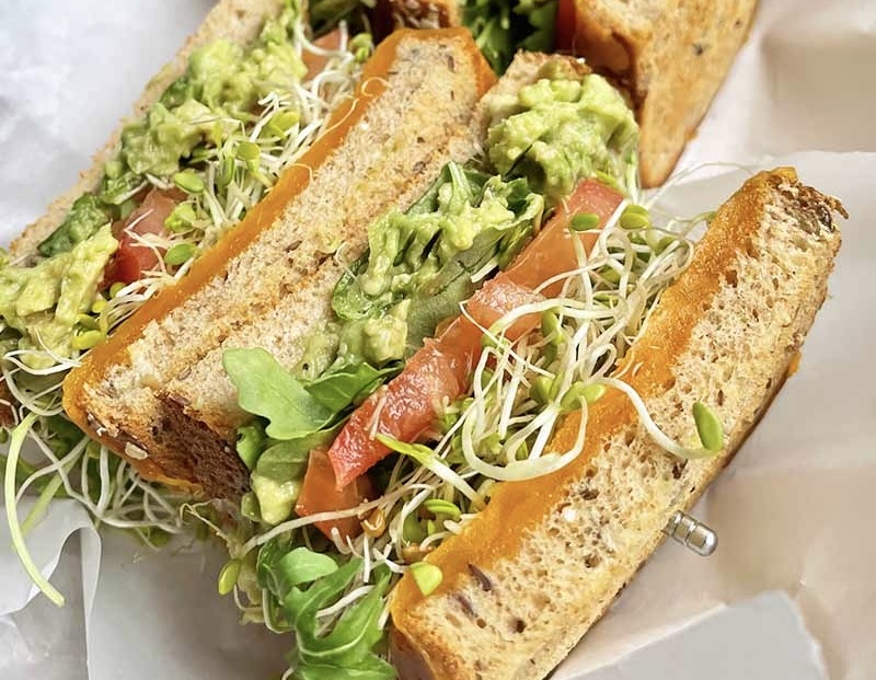 Сэндвич с проростками: новый взгляд на привычные вкусы