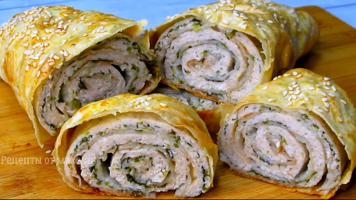 Новый взгляд на закуску: рулет с фаршем и зеленью, который покорит любой стол