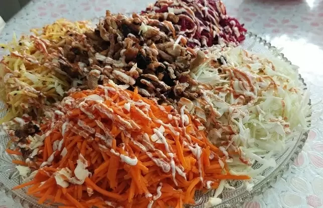 Салат Чафан: Вкусные вариации с колбасой и картошкой-фри