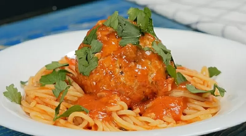 Макароны и тефтели: как одно блюдо способно преобразить семейный ужин