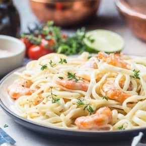 Лингвини с креветками в сливочно-томатном соусе