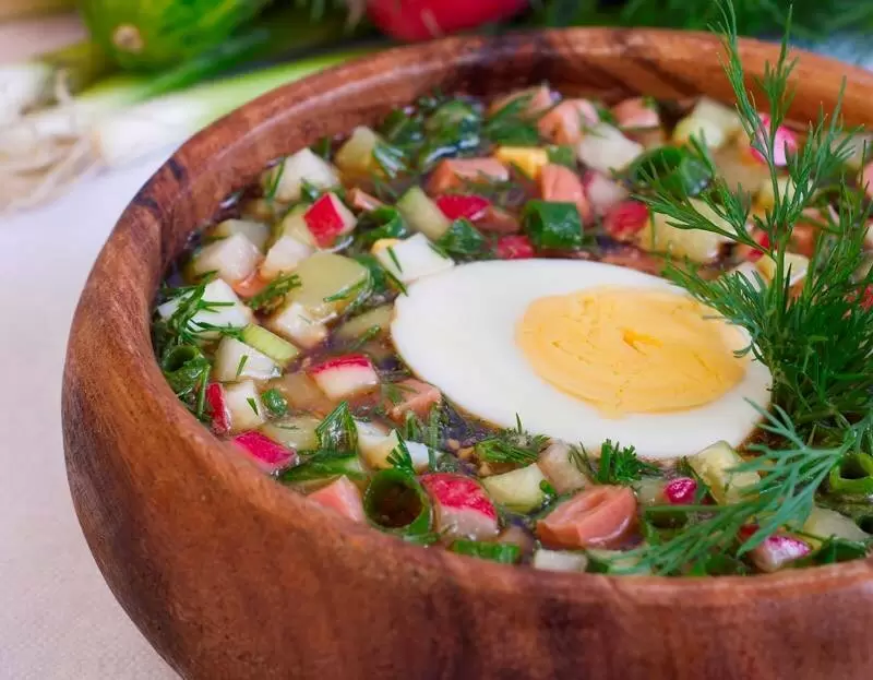 Окрошка: Традиции и Эксперименты в Летнем Блюде