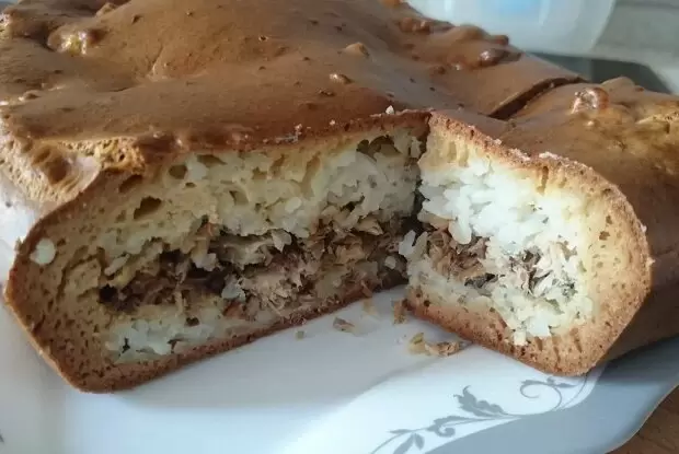 Вкусный пирог с рыбными консервами за считанные минуты