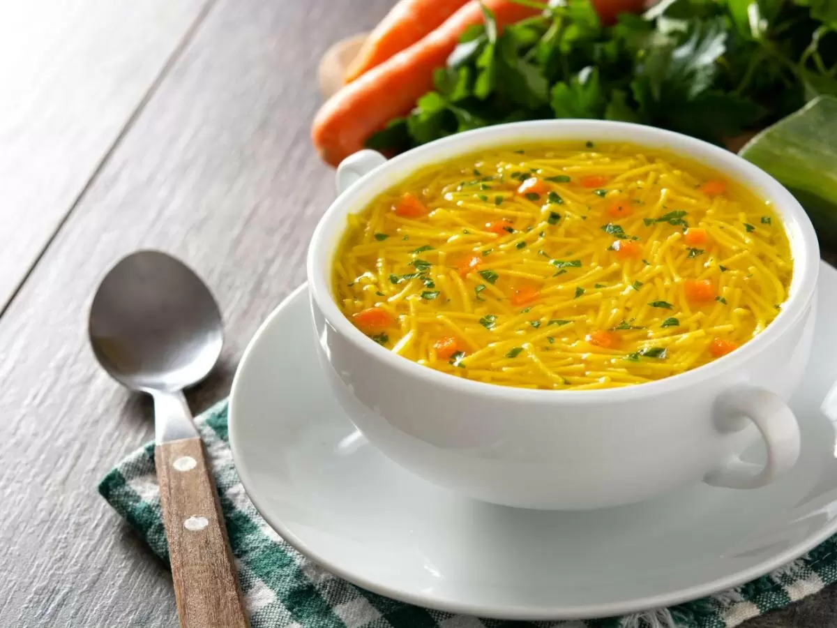 Искусство приготовления куриного супа с вермишелью