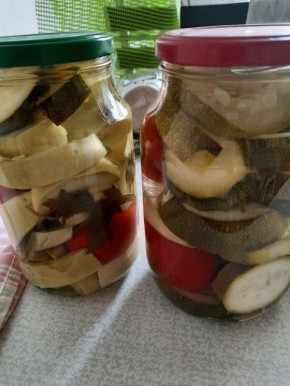 Необычные маринованные кабачки с помидорами: как сделать заготовку на зиму