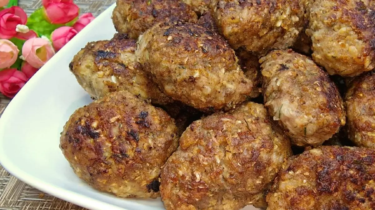 Сочные домашние котлеты: экономное блюдо, которое приятно удивит