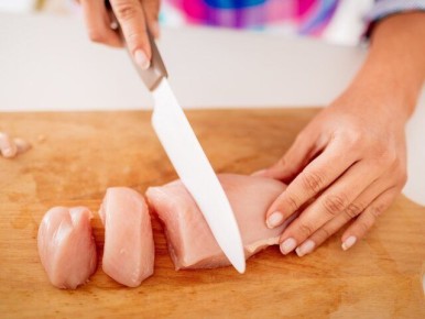 Безопасность мытья сырой курицы: мнение академика