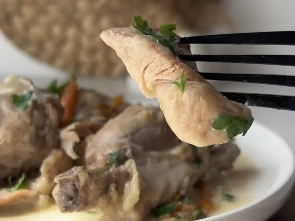 Нежный кролик в сливках с грибами: идеальное блюдо для праздника