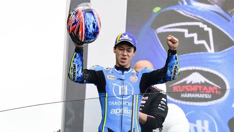 Японский гонщик делает историю: Огура снижает значимость своего подиума в MotoGP