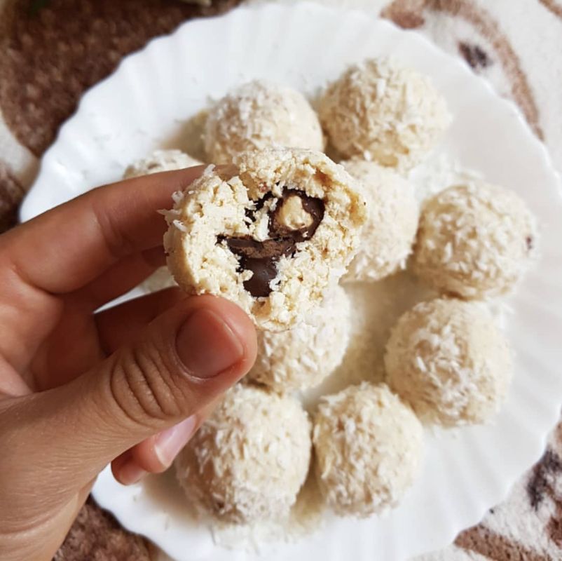 Нежные конфетки с кокосом и фундуком: здоровое удовольствие