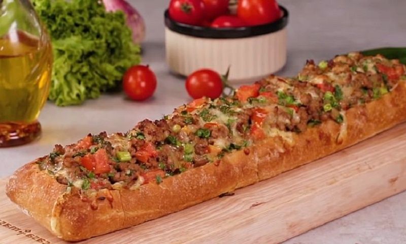 Удивительно вкусный ленивый мясной пирог: готовим за 20 минут